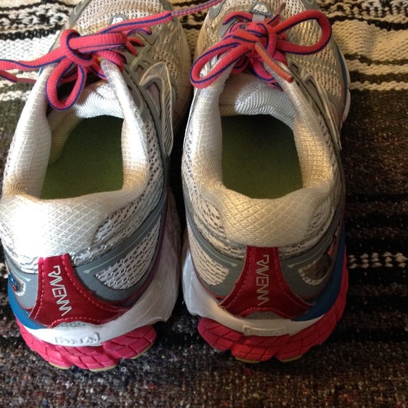 Brooks Ravenna 6 Running Women-11 - Picture 5 of 6